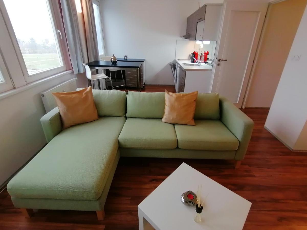 Golden Family Apartments Прага Экстерьер фото