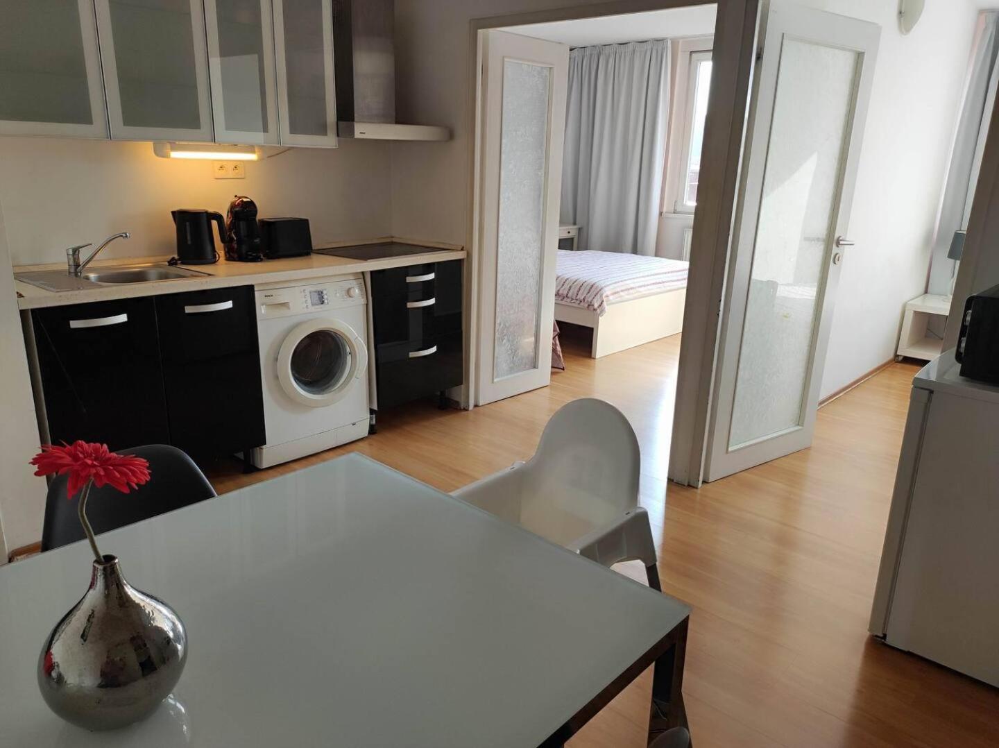 Golden Family Apartments Прага Экстерьер фото