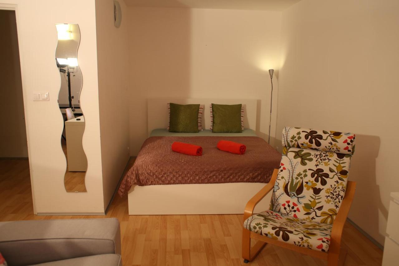 Golden Family Apartments Прага Экстерьер фото