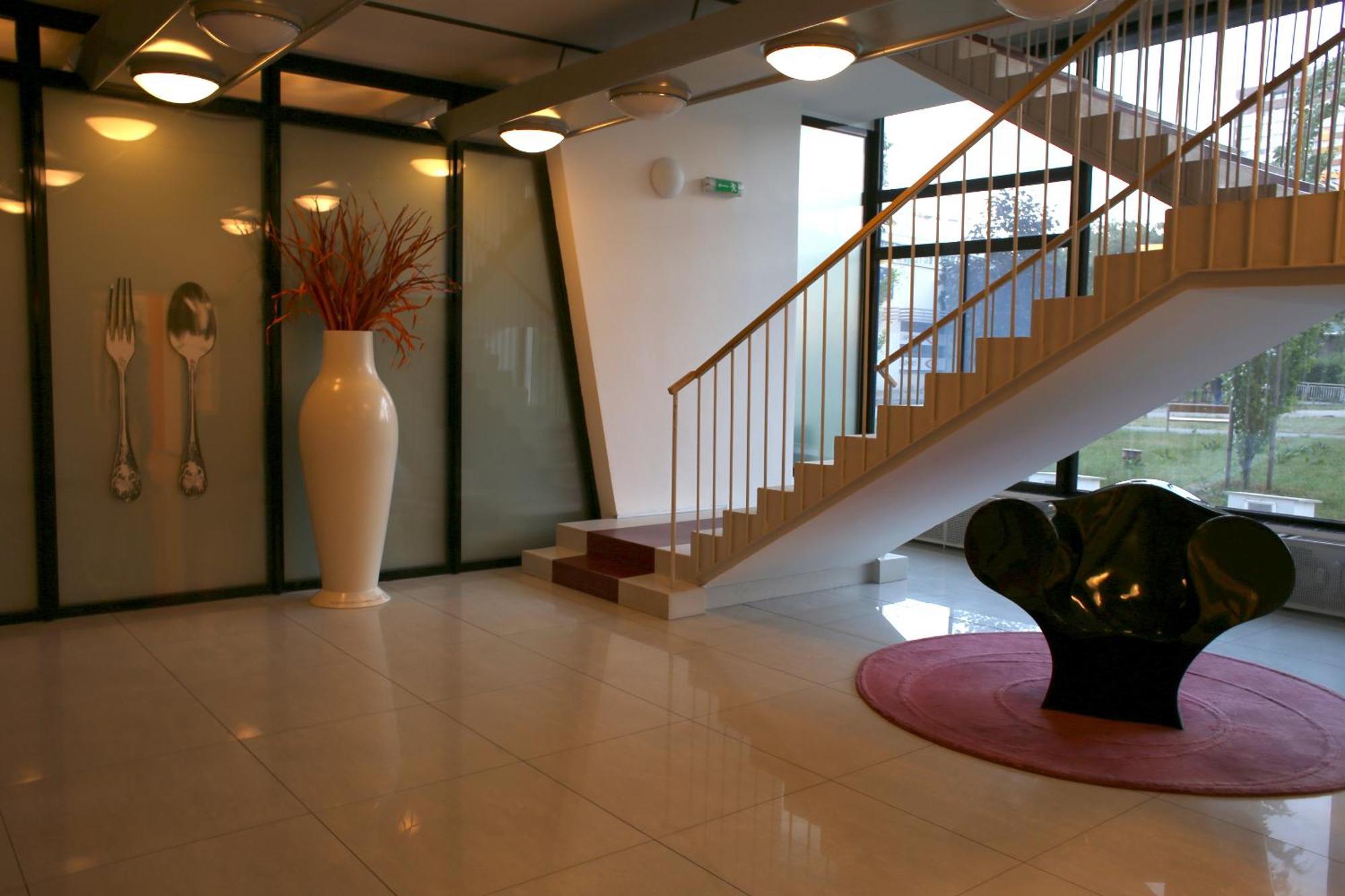 Golden Family Apartments Прага Экстерьер фото