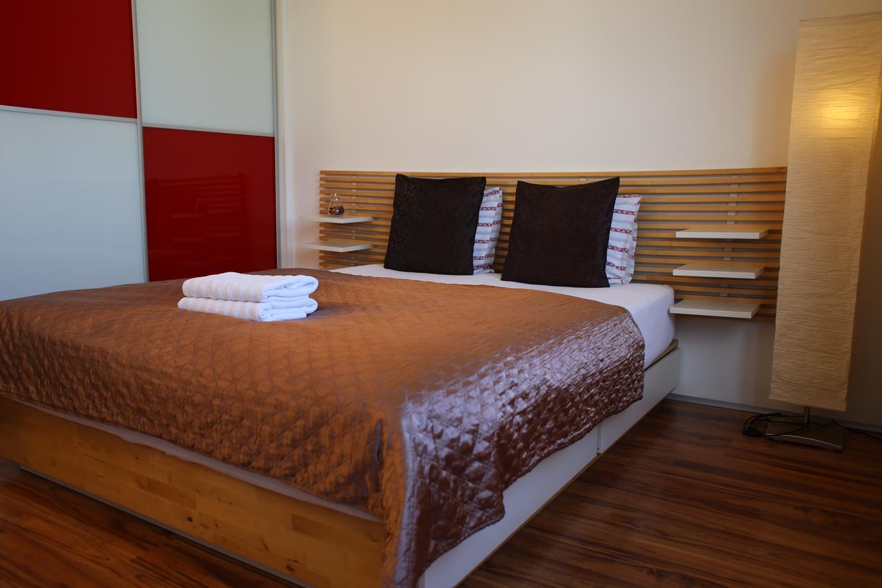 Golden Family Apartments Прага Экстерьер фото